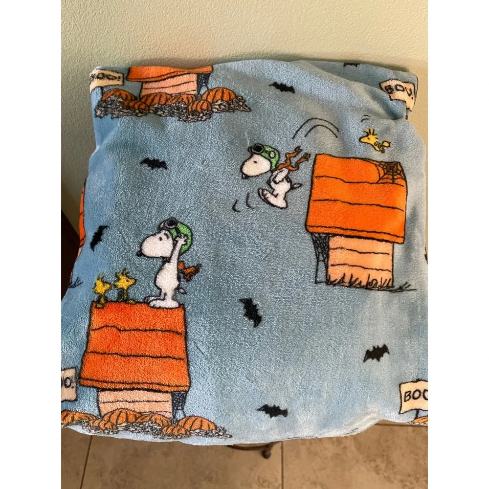 Peanuts Snoopy Velvetloft Blue Throw Blanket Fall Pumpkin Bats  60 in X 70 in